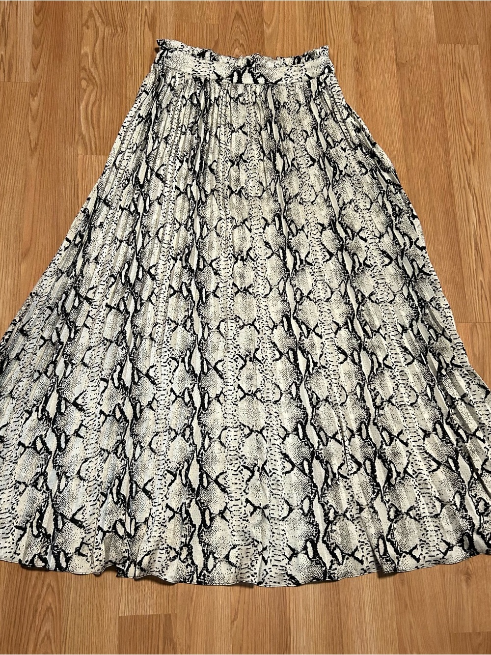 Promesa Snake Print Pleated Maxi Skirt Size Large Black White